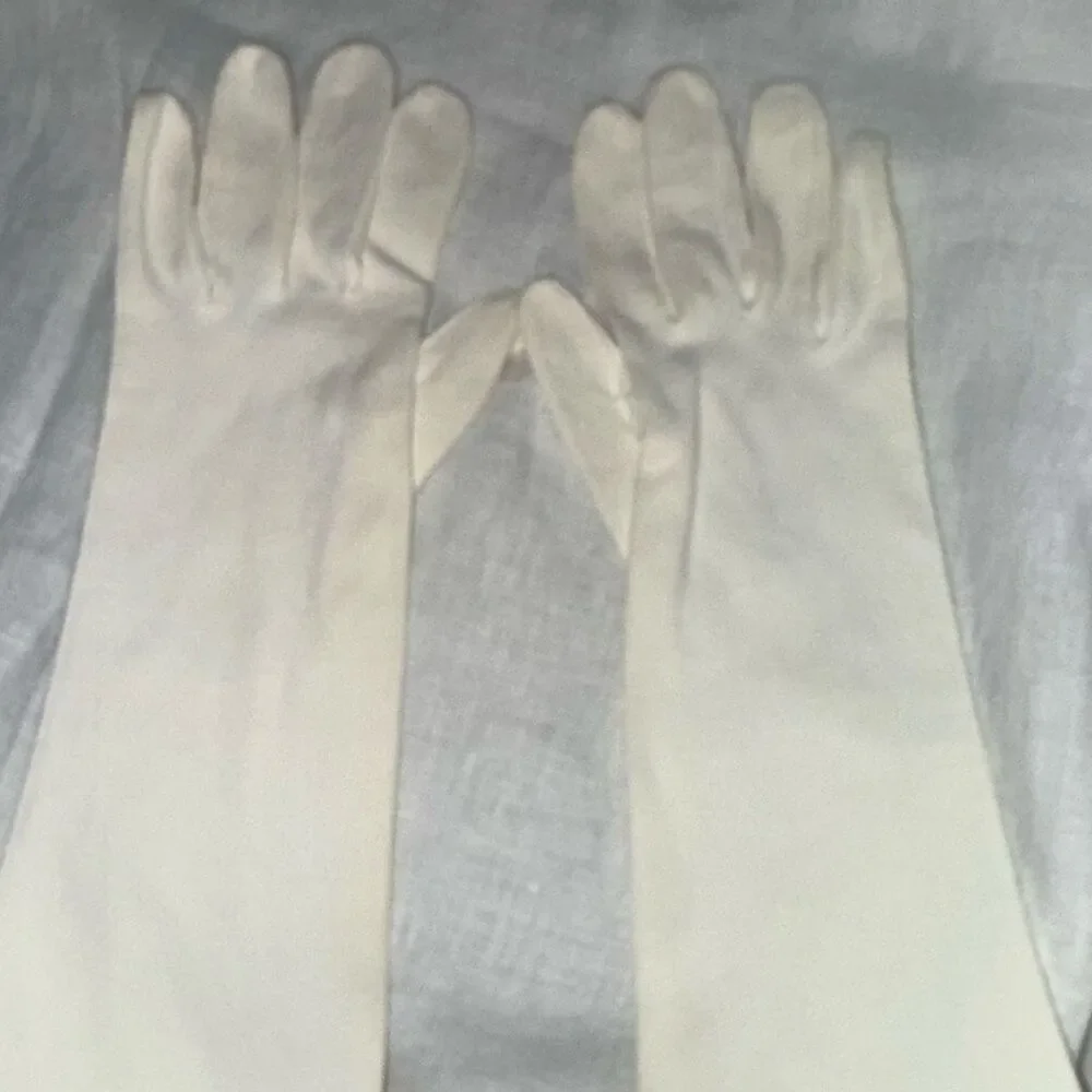 1950s French Doeskin Kid Leather Opera Gloves 13.5” Ivory Old Hollywood Collecto